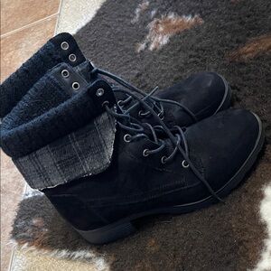 Black Lace-Up Boots wi the Gray Plaid Detailing